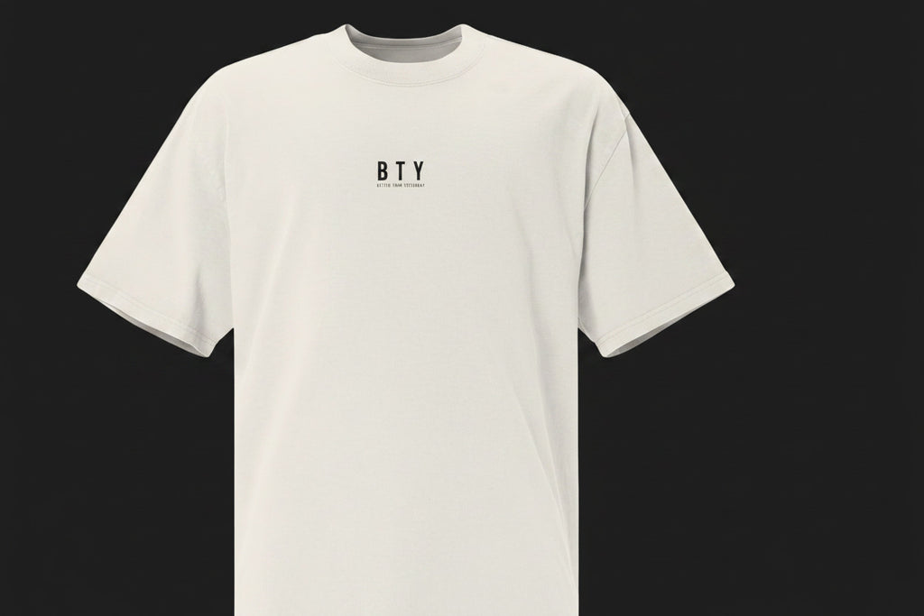 CONTRE — Tee Oversize BTY sur fond carbone