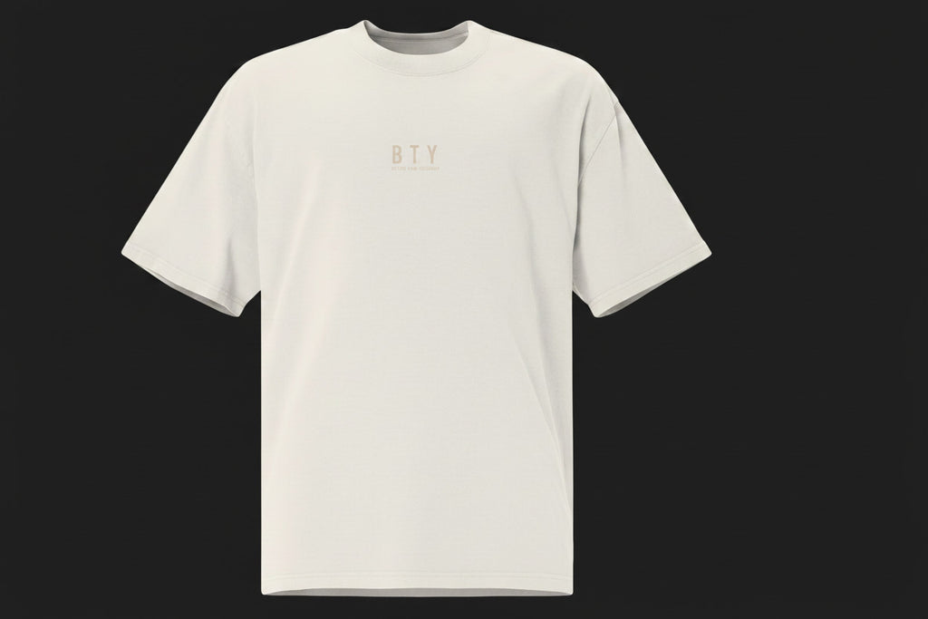 GARDE — Tee Oversize BTY sur fond carbone