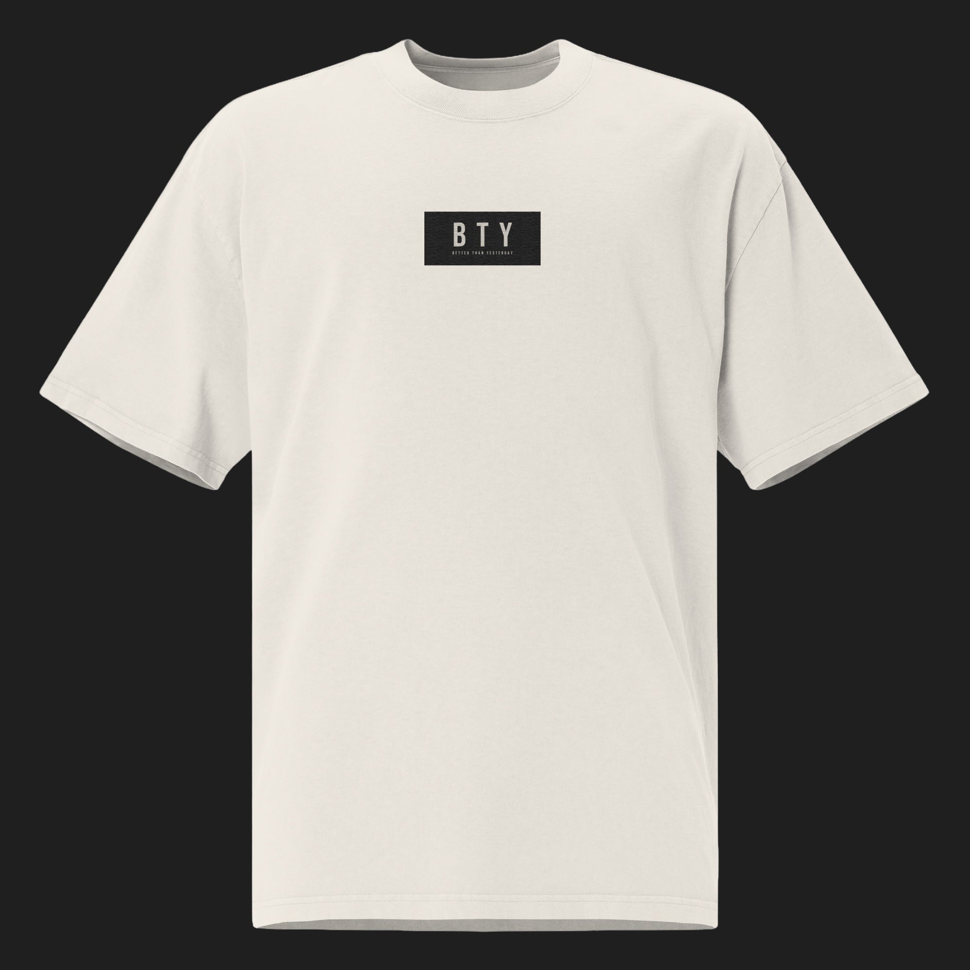 GARDE — Tee Oversize BTY sur fond carbone