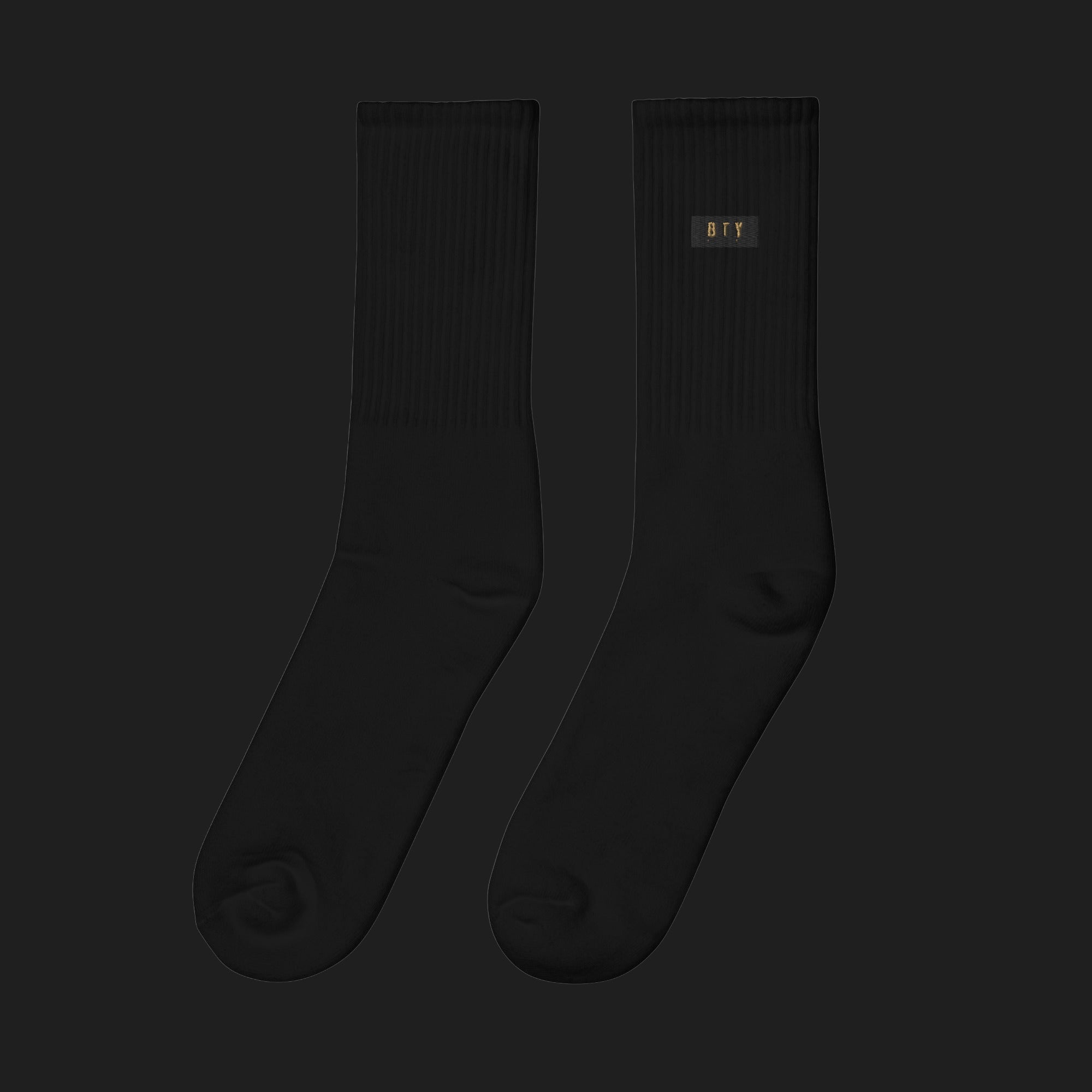 TITRE — Chaussettes BTY sur fond carbone