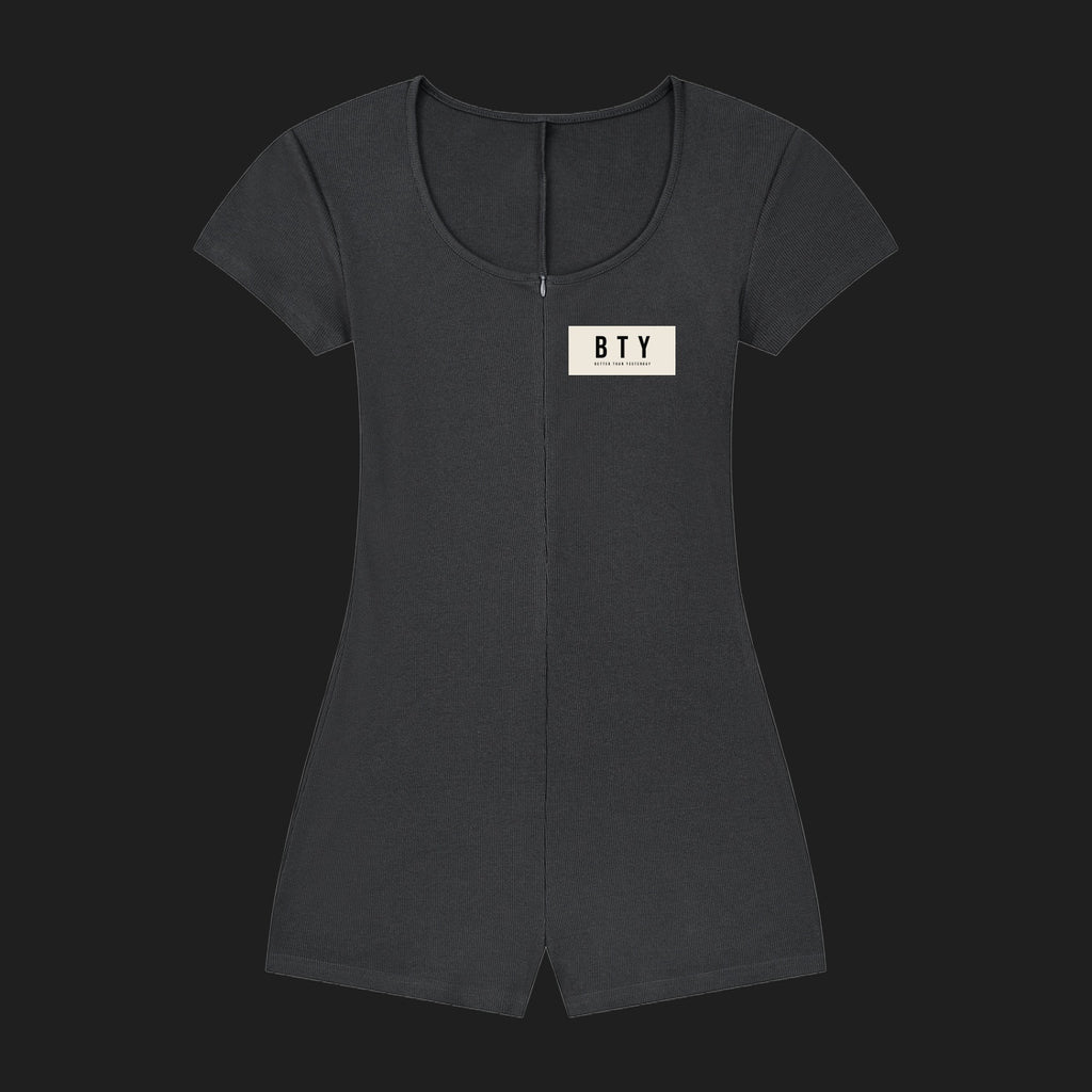 TRÊVE — Romper Cape, fond Carbon Steel