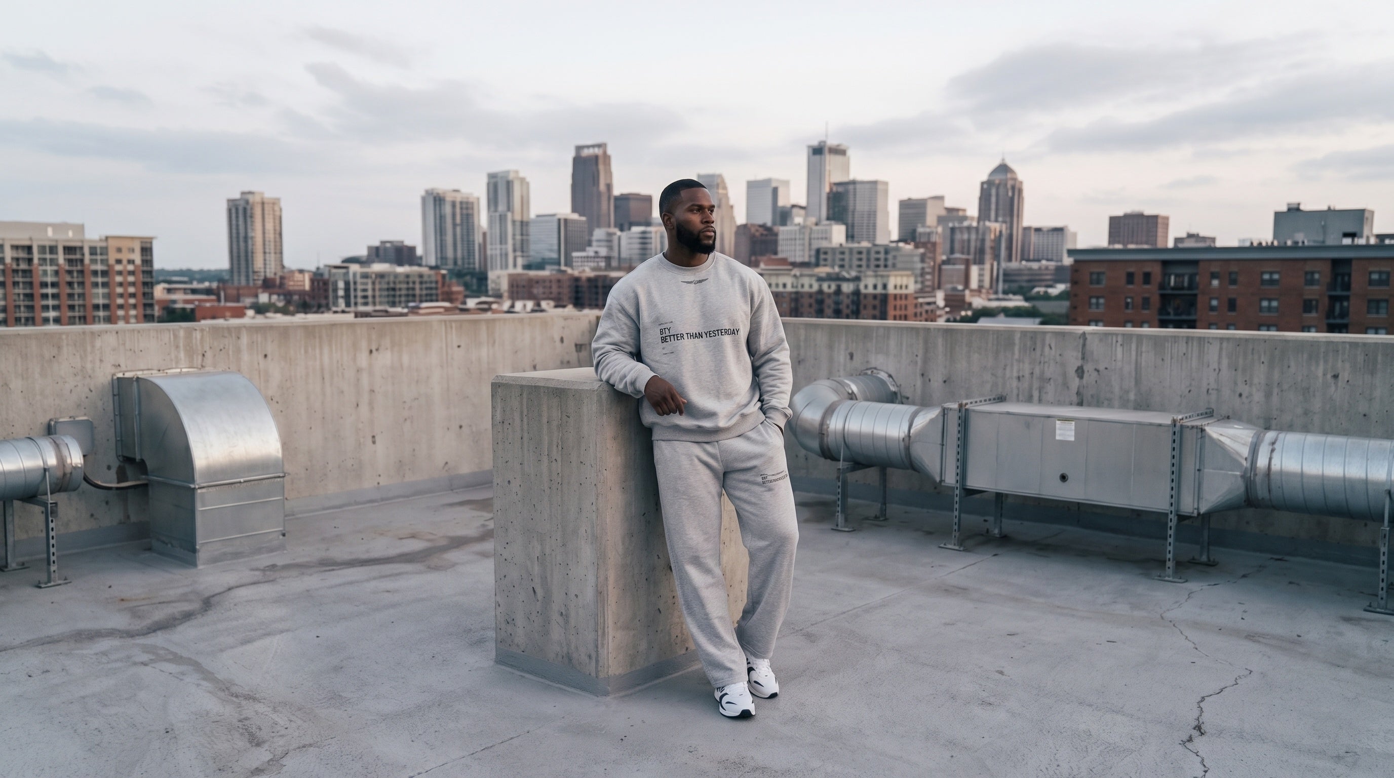 BTY — Ensemble sweat crewneck gris, toit béton