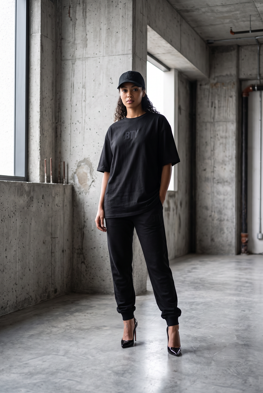 CONTRE — Tee Heavyweight BTY, Drop 01, porté.