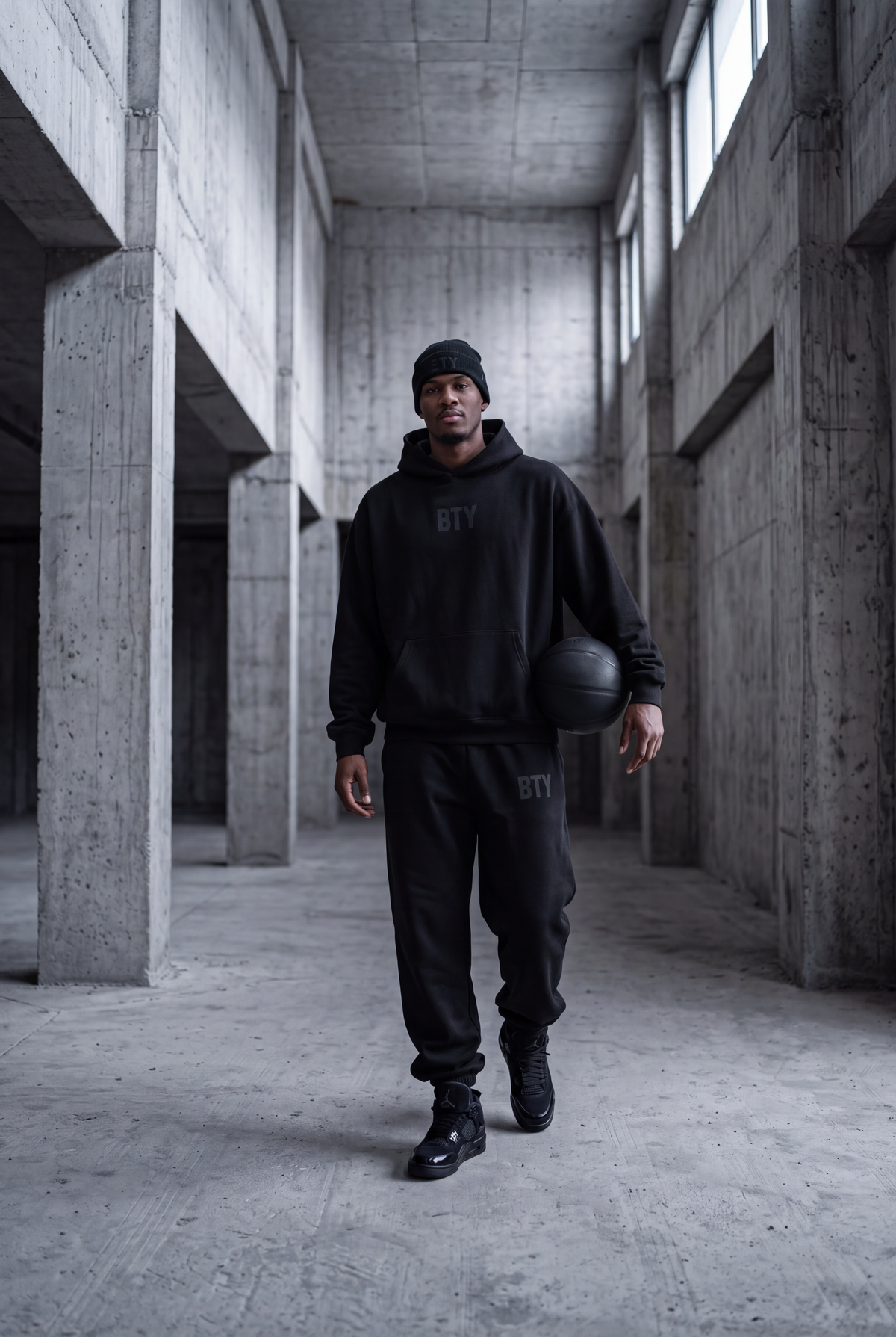 TITRE — Hoodie Molleton BTY, Drop 01, porté.