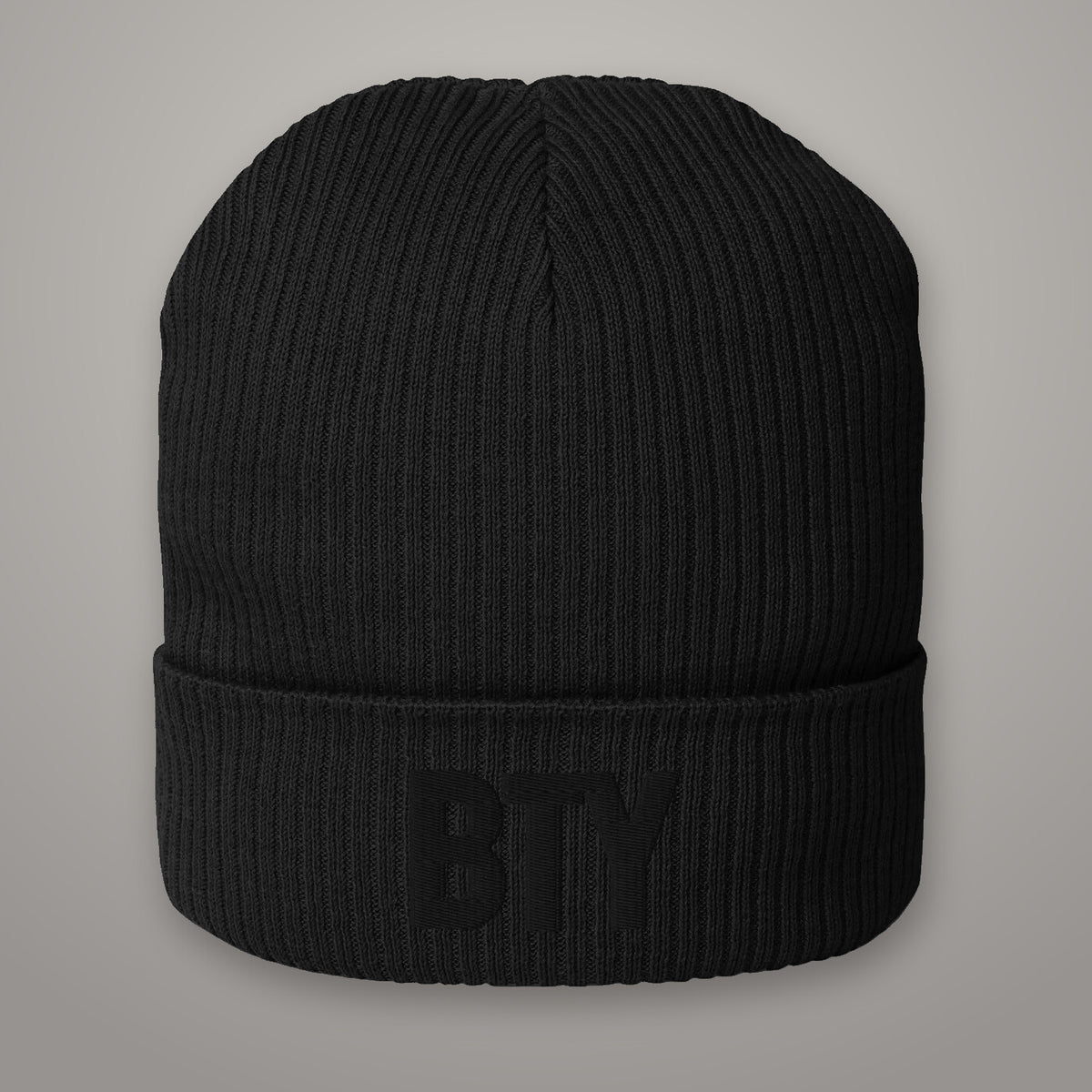 Bonnet « Garde » BTY, Noir Combat, sur fond studio béton.