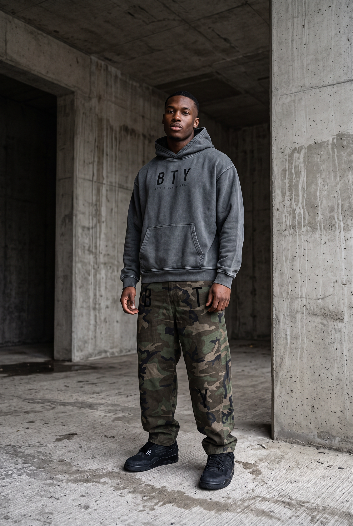 Pantalon Cargo Camo Barrel Leg porté — pantalon BTY Concept, streetwear athlétique