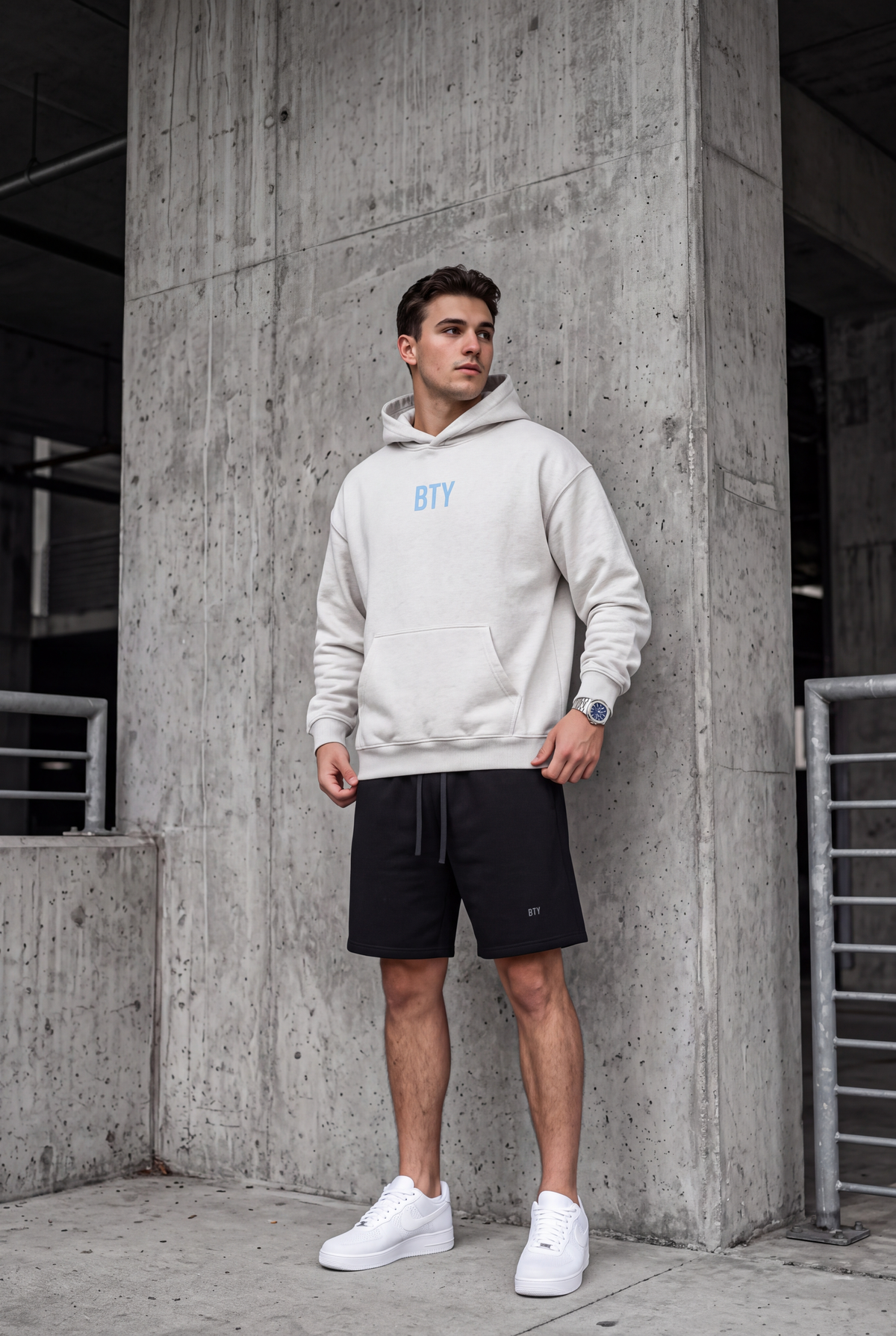 Tenue complète BTY Concept portée — streetwear athlétique